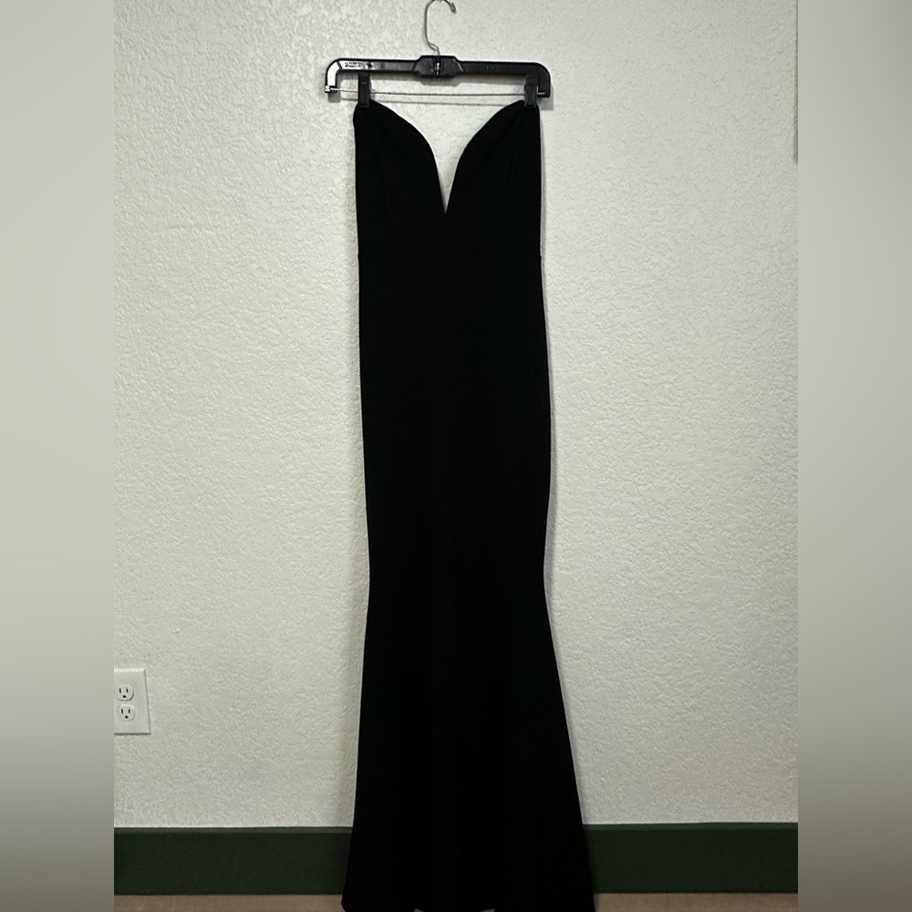 Black Strapless Sweetheart Gown